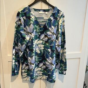 Chic V-Neck Floral Long Sleeve Top